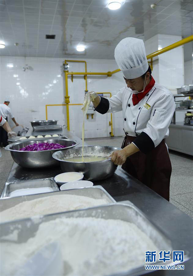 大學の食堂メニューに「バラの唐揚げ」登場　雲(yún)南省