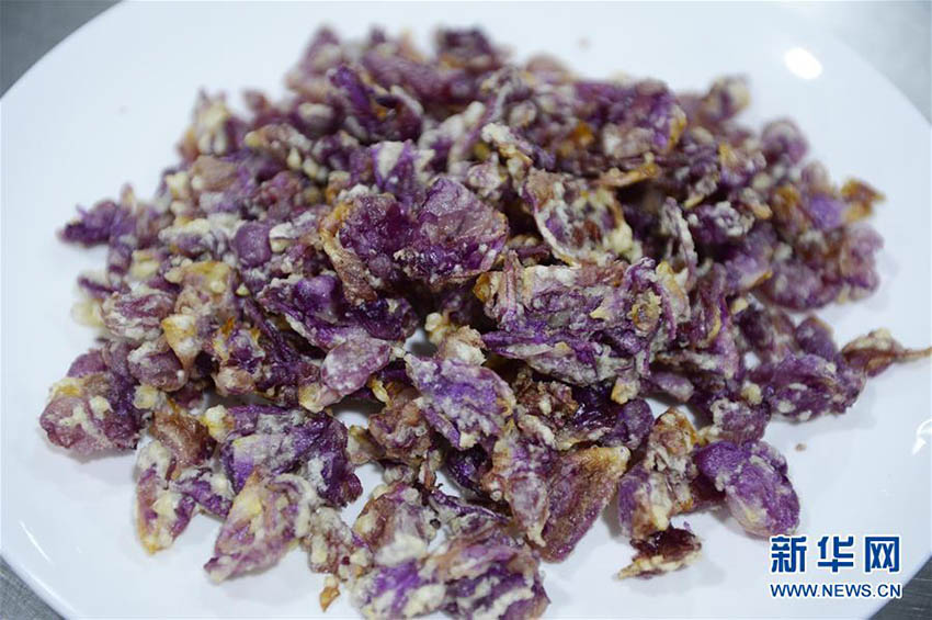 大學(xué)の食堂メニューに「バラの唐揚(yáng)げ」登場　雲(yún)南省