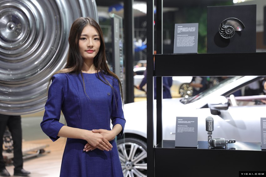 2018北京モーターショーの各ブースに「カスタマーサービス」係登場(chǎng)