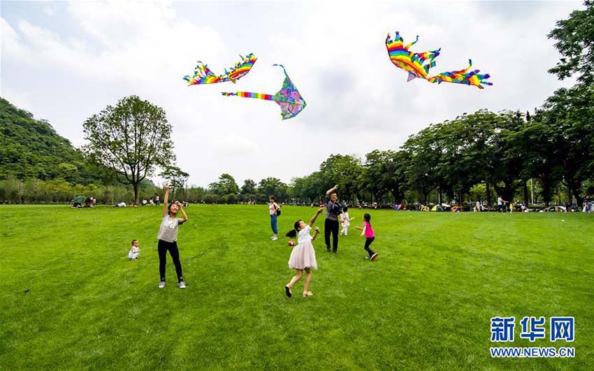 中國各地での「メーデー」連休の過ごし方