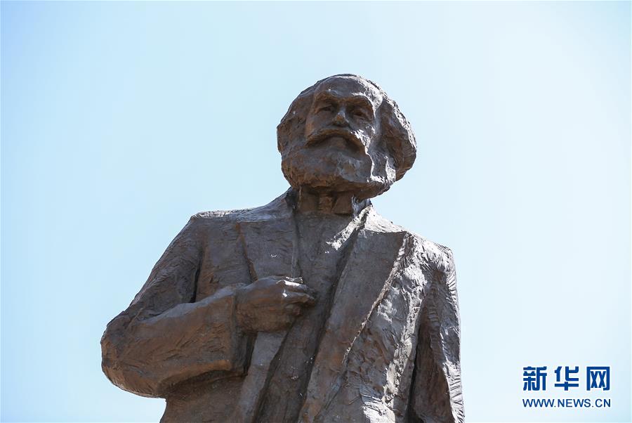 中國(guó)寄贈(zèng)のマルクス像がドイツで除幕