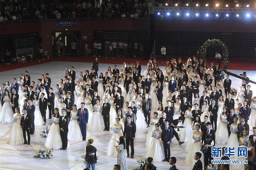 浙江大學(xué)で合同結(jié)婚式　教員や友人の前で永遠(yuǎn)の愛(ài)誓う