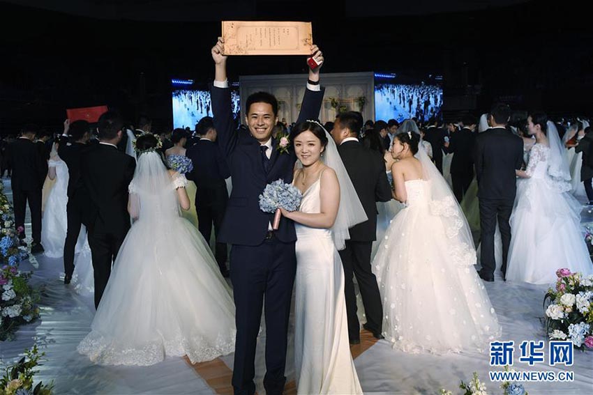 浙江大學で合同結婚式　教員や友人の前で永遠の愛誓う