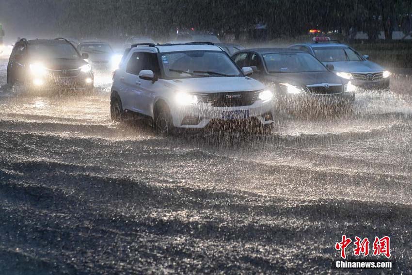 豪雨に見舞われた広東省、各地で暴風(fēng)雨警報(bào)発令