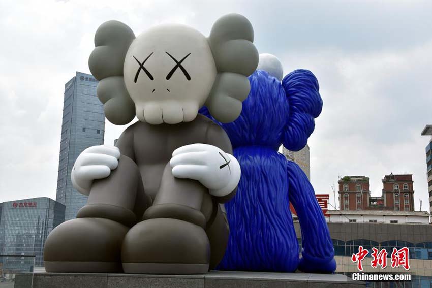 巨大銅製オブジェが長沙市のショッピングモールの屋上に登場　湖南省