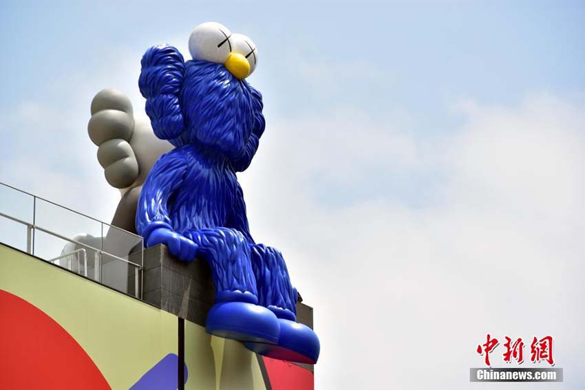 巨大銅製オブジェが長(zhǎng)沙市のショッピングモールの屋上に登場(chǎng)　湖南省