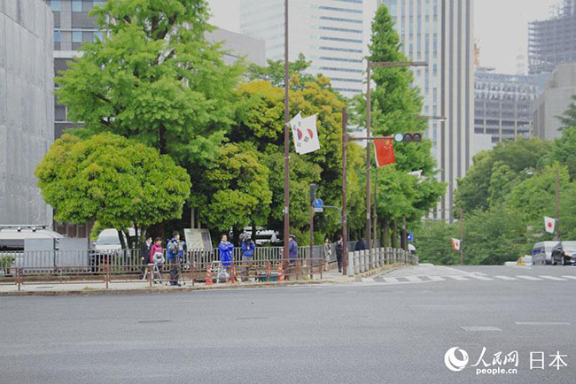 李克強総理が中日韓サミットに出席　霞ヶ関周辺には中日韓の國旗並ぶ