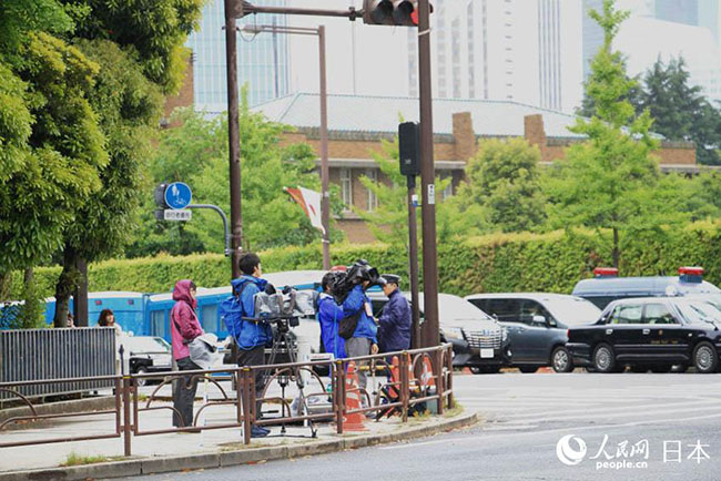 李克強(qiáng)総理が中日韓サミットに出席　霞ヶ関周辺には中日韓の國(guó)旗並ぶ
