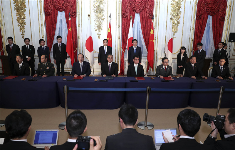 中日首相會談　中日関係の長期安定発展に努力