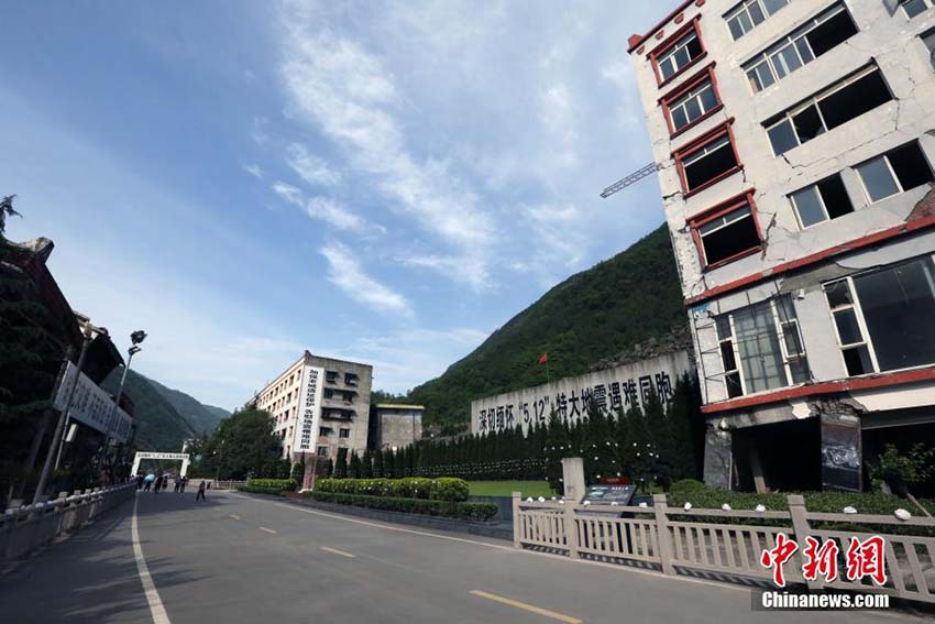 四川省北川チャン族自治県に殘された大地震の建物跡地を探訪