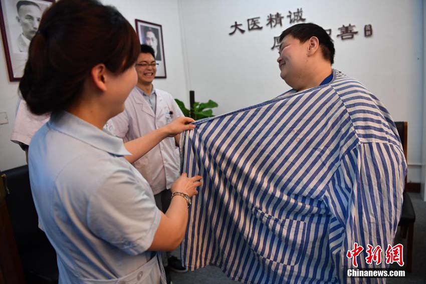 見(jiàn)事減量成功した「中國(guó)一の肥満」　現(xiàn)在は母親と一緒にダイエット