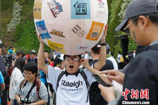 子供たちを支援するために50キロを歩くウォーキングイベント　上海