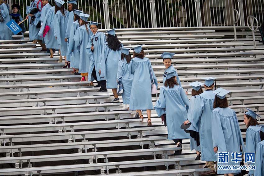 コロンビア大學で卒業(yè)式　中國人留學生も參加