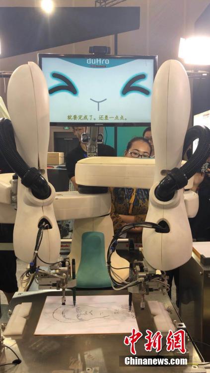 ダンスやスケッチもできるロボットが機(jī)能拡張中