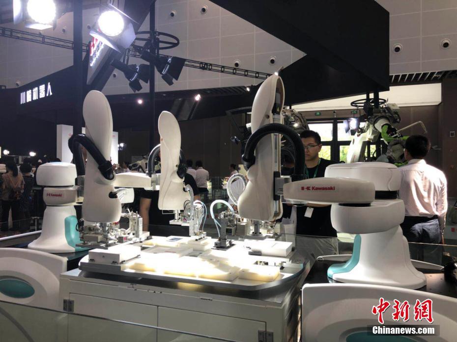 ダンスやスケッチもできるロボットが機能拡張中