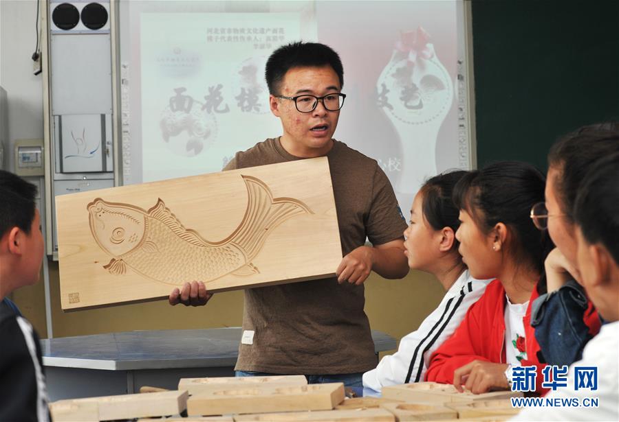 河北伝統(tǒng)の小麥粉細(xì)工食品　小學(xué)校で型の技術(shù)の授業(yè)