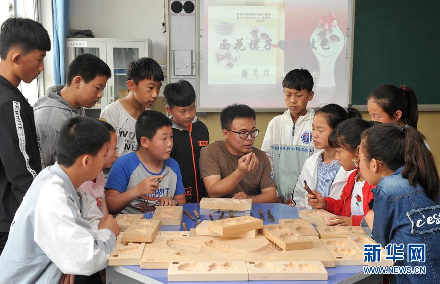 河北伝統(tǒng)の小麥粉細(xì)工食品　小學(xué)校で型の技術(shù)の授業(yè)