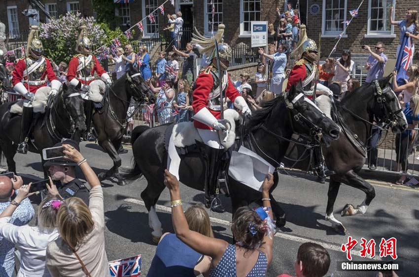 ヘンリー王子夫妻の挙式に約10萬(wàn)人　英國(guó)