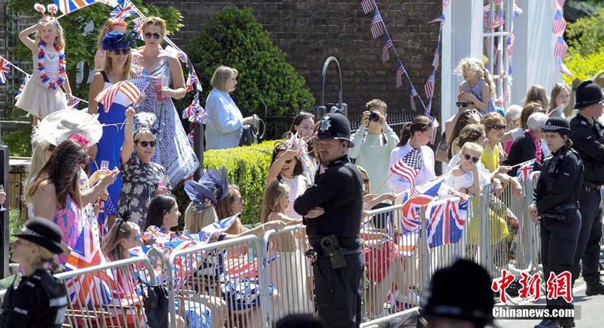 ヘンリー王子夫妻の挙式に約10萬人　英國