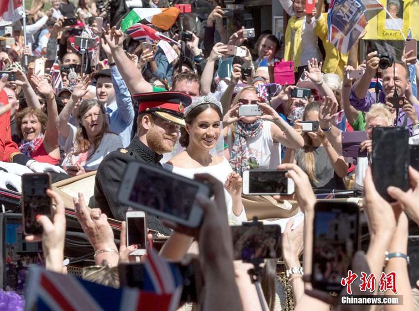 ヘンリー王子夫妻の挙式に約10萬(wàn)人　英國(guó)