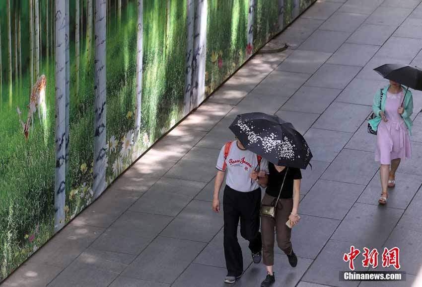 北京、再び気溫上昇して強い日差しの晴れ間広がる天気に