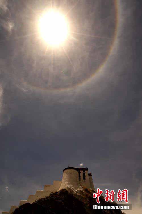 ラサ市上空に珍しい日暈出現(xiàn)　チベット自治區(qū)