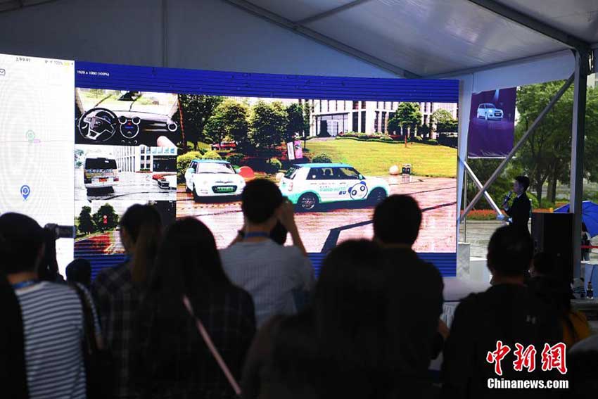 アプリで自分のいる場(chǎng)所まで自動(dòng)運(yùn)転でやってくるシェア自動(dòng)車(chē)登場(chǎng)　重慶市