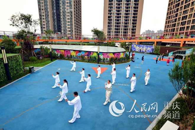 重慶のショッピングセンター屋上にスポーツ広場　