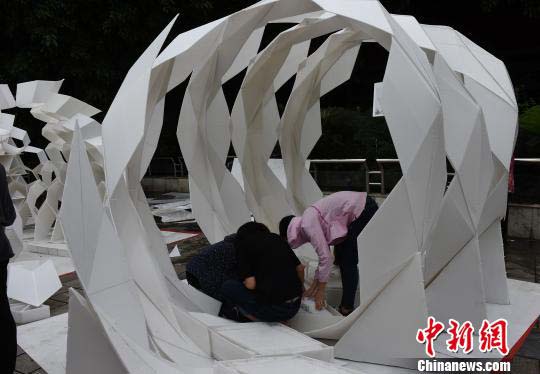 重慶大學(xué)の學(xué)生たちが制限時(shí)間8時(shí)間で作ったユニークな建築物