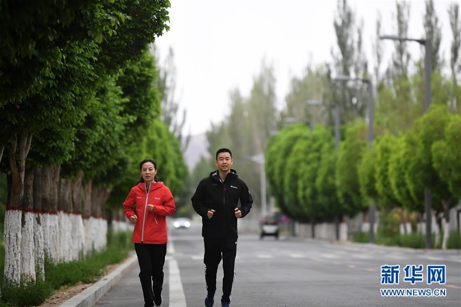 砂漠サバイバル訓(xùn)練に勵(lì)む女性宇宙飛行士?王亜平氏