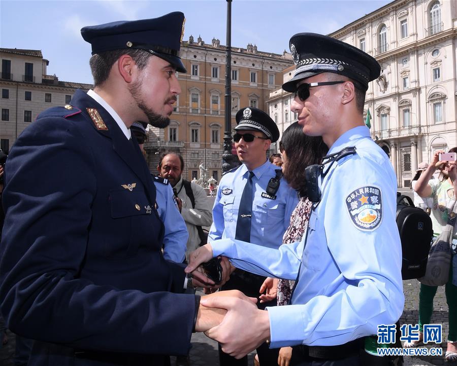 中國とイタリアの警察がローマで共同パトロール