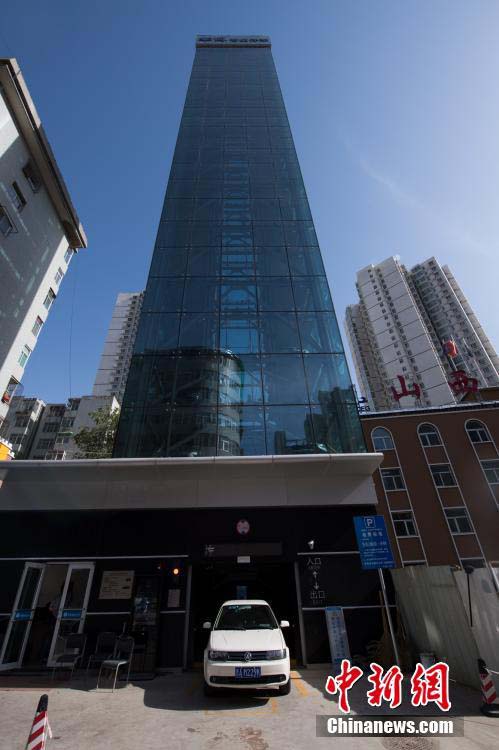 背高のっぽの駐車場！50臺を駐車可能　山西省