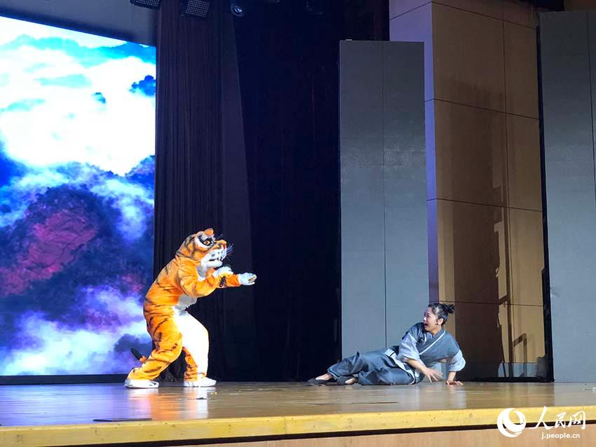 主役も脇役も熱演光る！北京第二外國語學院第37回演劇大會