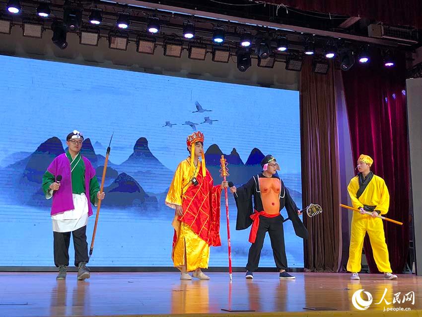 主役も脇役も熱演光る！北京第二外國語學院第37回演劇大會