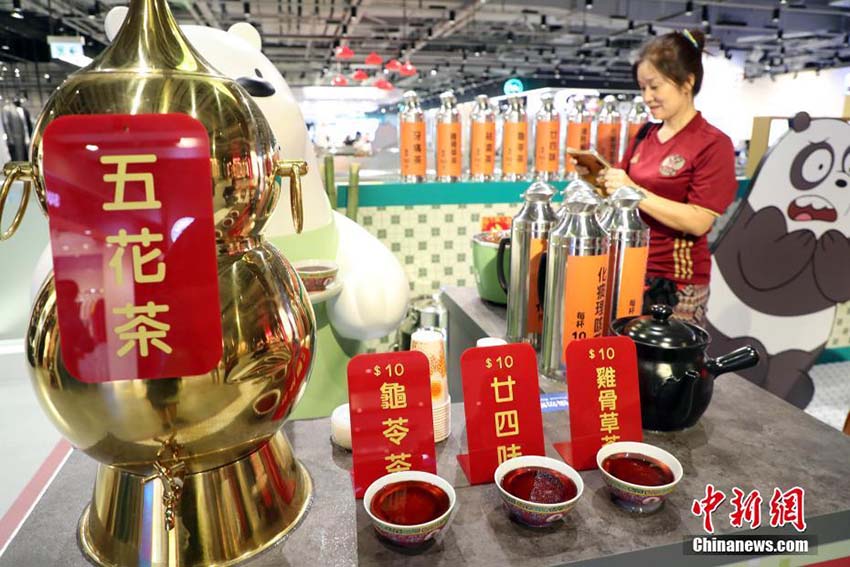 米アニメキャラ「ぼくらベアベアーズ」が香港の地元グルメを體験？