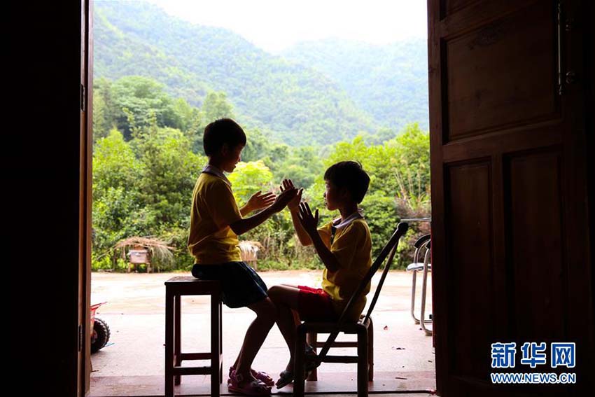 雙子29組が暮らす「雙子村」　江西省