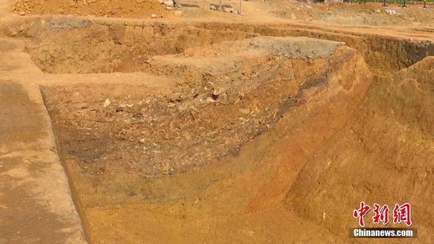 広西チワン族自治區(qū)貴港市で漢代の城を守るための堀を発見