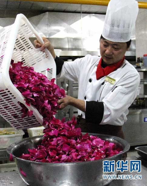 バラは見るもの？食べるもの？雲(yún)南大學のバラメニューがネットで話題に