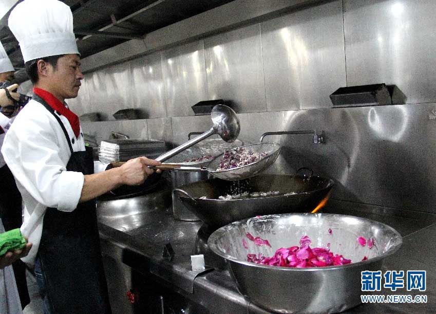 バラは見るもの？食べるもの？雲(yún)南大學(xué)のバラメニューがネットで話題に