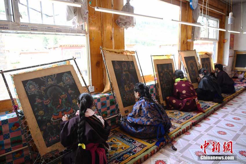 タンカ絵畫技術(shù)を伝承する四川省の覚囊タンカ蕓術(shù)伝習(xí)所