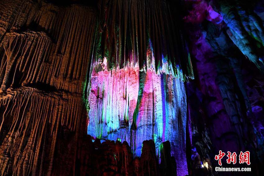 神秘的な空間「吉星巖」內(nèi)部に潛入　広西チワン族自治區(qū)