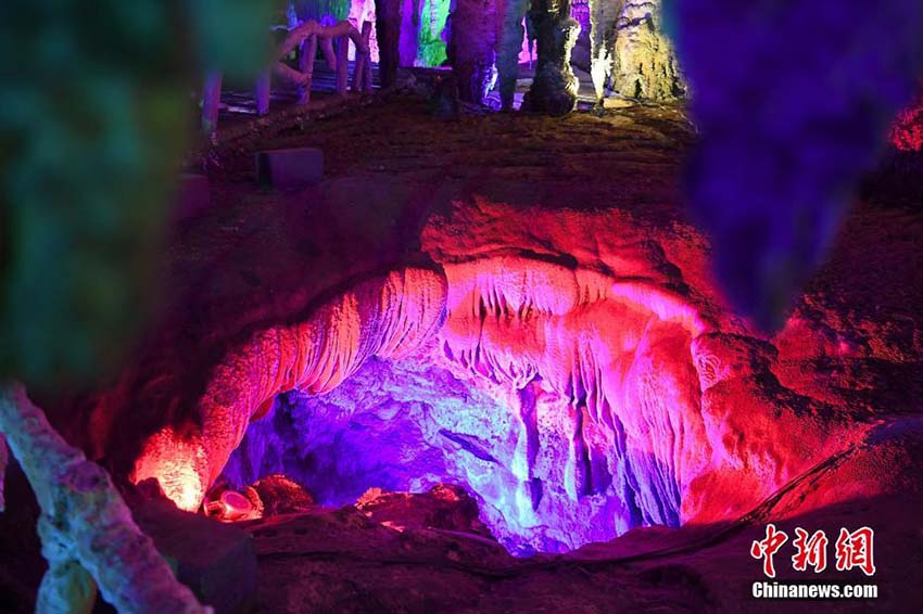 神秘的な空間「吉星巖」內(nèi)部に潛入　広西チワン族自治區(qū)