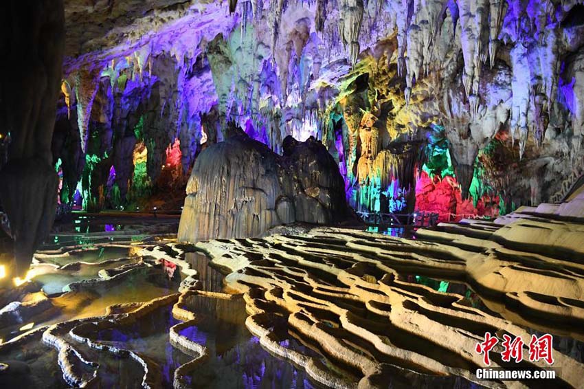 神秘的な空間「吉星巖」內(nèi)部に潛入　広西チワン族自治區(qū)