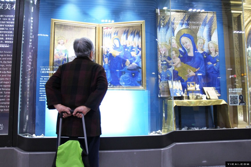 ゴッホにダ?ビンチにモネ　世界の名畫が上海地下鉄駅に