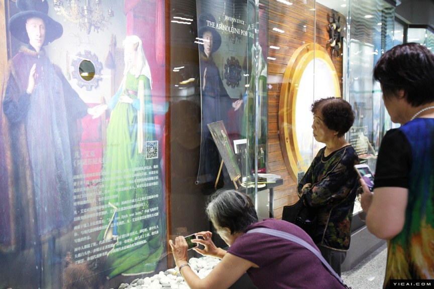 ゴッホにダ?ビンチにモネ　世界の名畫が上海地下鉄駅に