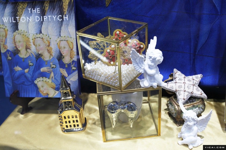 ゴッホにダ?ビンチにモネ　世界の名畫が上海地下鉄駅に