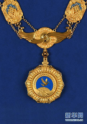 中華人民共和國(guó)「友誼勲章」を初授與