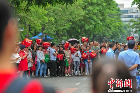 高考の受験生たちを陰ながら支える人たち