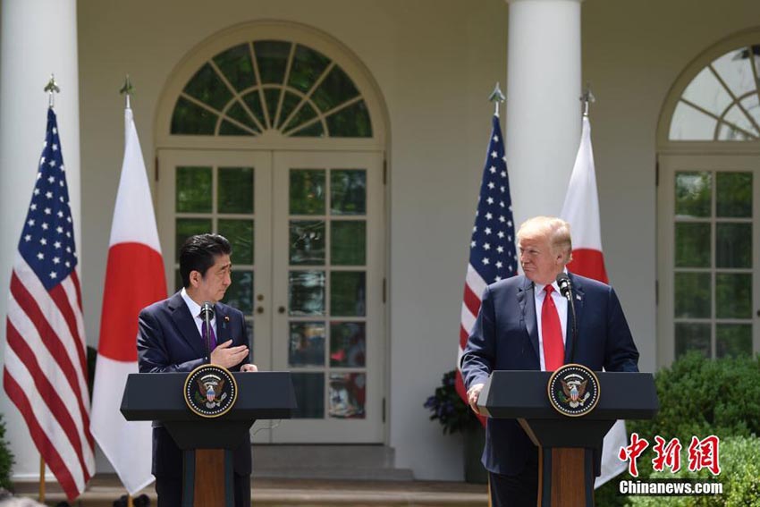 米トランプ大統(tǒng)領(lǐng)、ホワイトハウスで安倍首相と會(huì)談