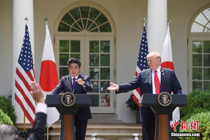 米トランプ大統(tǒng)領(lǐng)、ホワイトハウスで安倍首相と會(huì)談